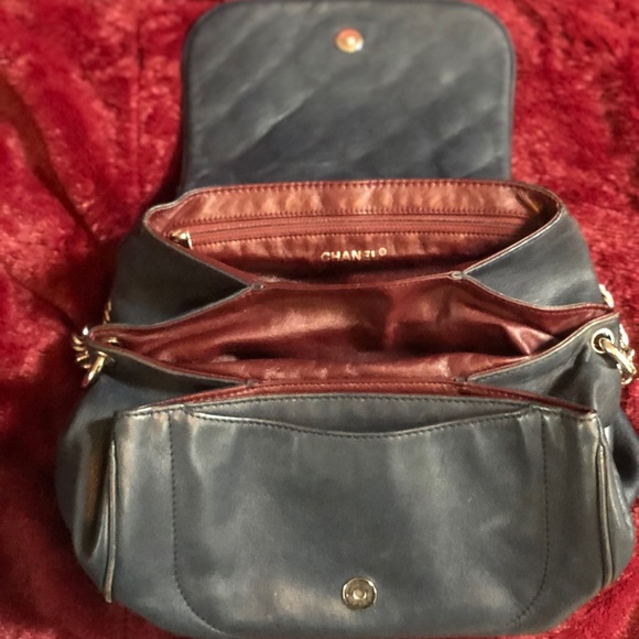 Authentic Vintage Chanel Handbag - Picture 4 of 8